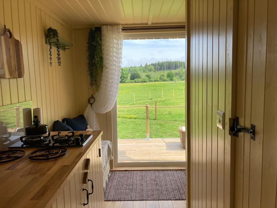 Neddys Rest Luxury Horsebox Stay Battle Dış mekan fotoğraf